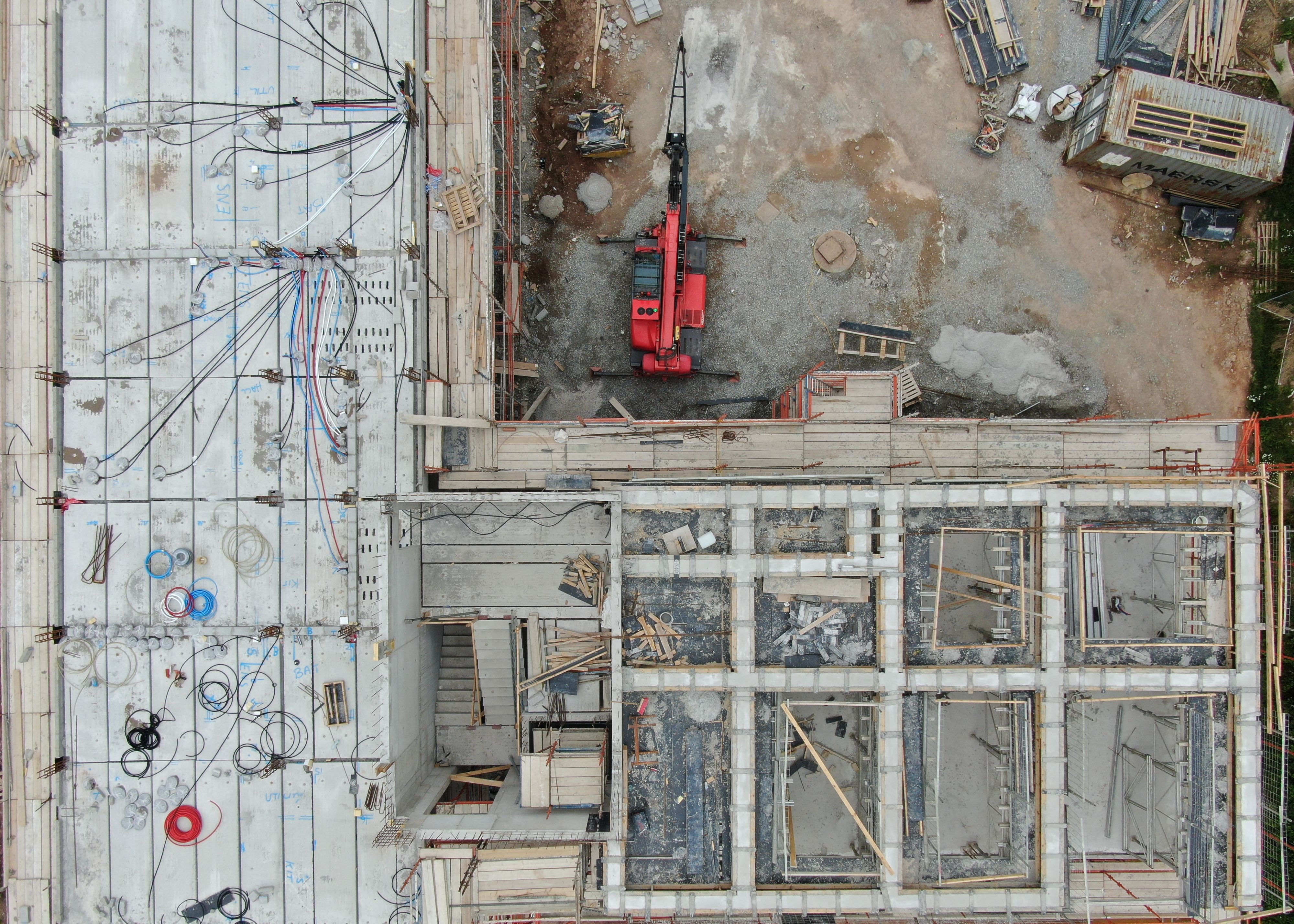 A middle sized building under construction