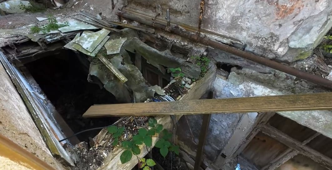 Drone footage showing hazardous floor with unstable materials
