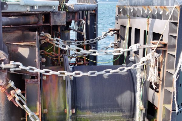 Metal chain lock mechanism