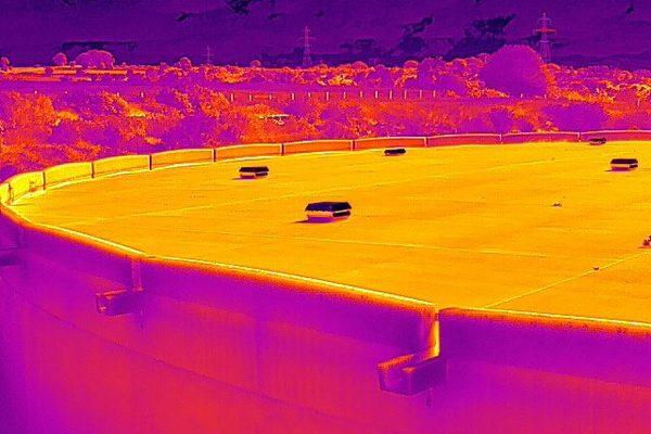 Drone thermal inspection of a reservoir structure
