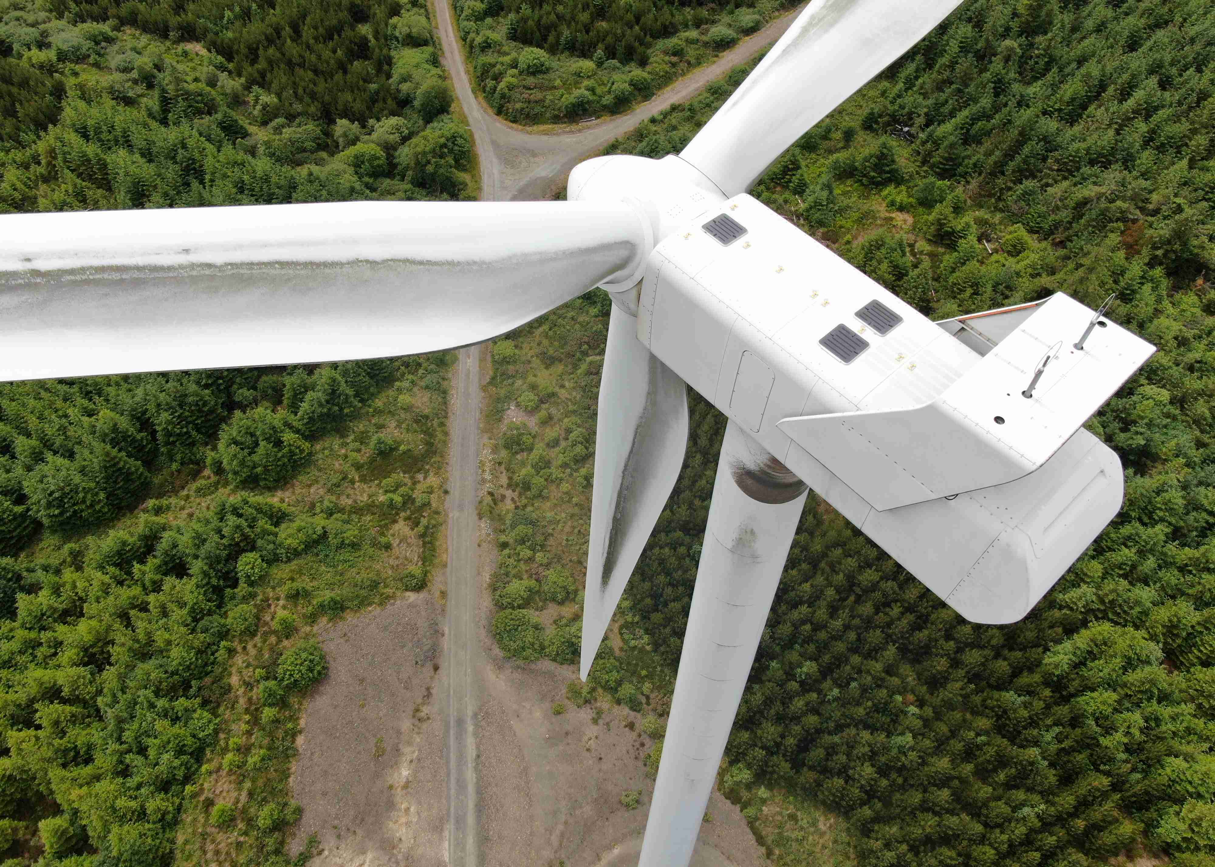 Wind turbine inspection with detailed defect classification system